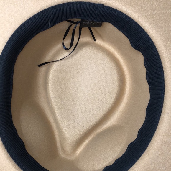 Tan colored wide brim fedora. Vegan Felt. 100% polyester. - Picture 11 of 12